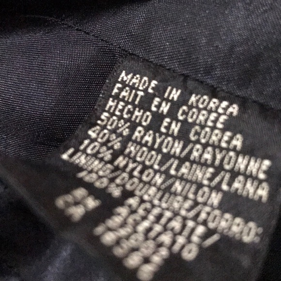 A classic Liz Clayborne blazer - Picture 6 of 7